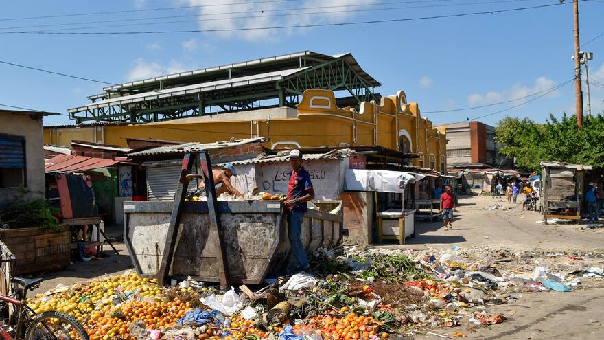 Reportan pérdida de frutas y verduras por bajas ventas en el mercado