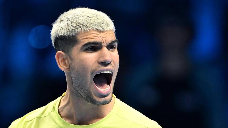 Carlos Alcaraz debuta con un sólido triunfo en las Finales de la ATP