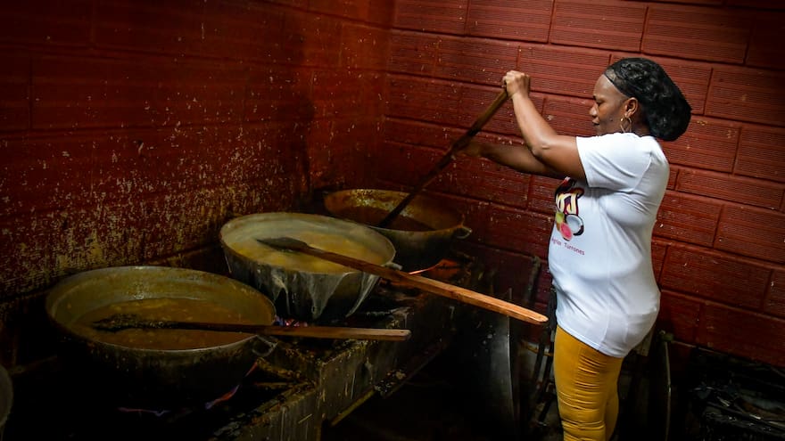 Matronas del dulce claman por ayudas para realizar su feria