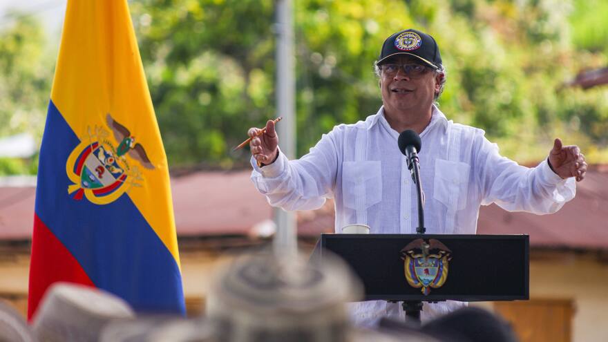 Maduro y la oposición deben buscar acuerdo para evitar éxodo y guerra: Petro