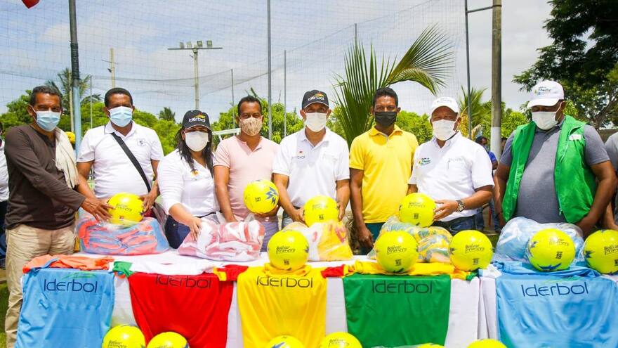 Escuelas deportivas de Pinillos reciben implementos deportivos