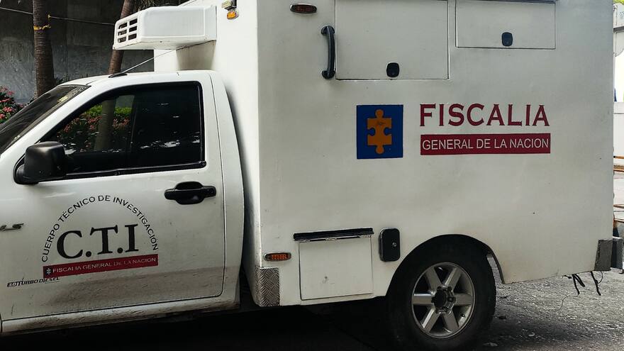 Menor habría apuñalado 117 veces a su padre y más de 70 a su hermanita