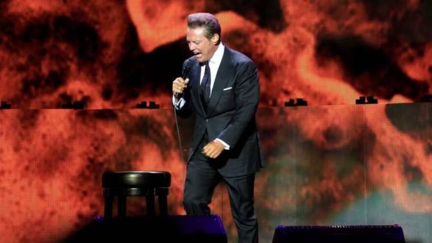Insólita polémica en la gira argentina de Luis Miguel: ¿actúa un doble?