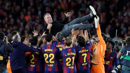 Flick renueva con el Barcelona hasta 2028, con otro año opcional