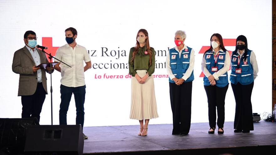 Entregan reconocimiento a la Cruz Roja por sus 75 años de servicio