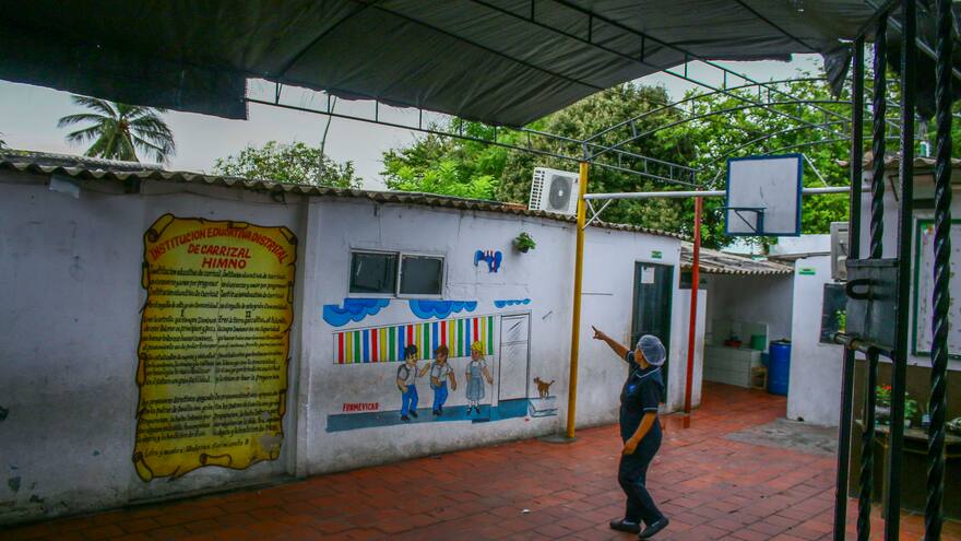 Grupo de padres protesta por el mal estado de la IED Carrizal
