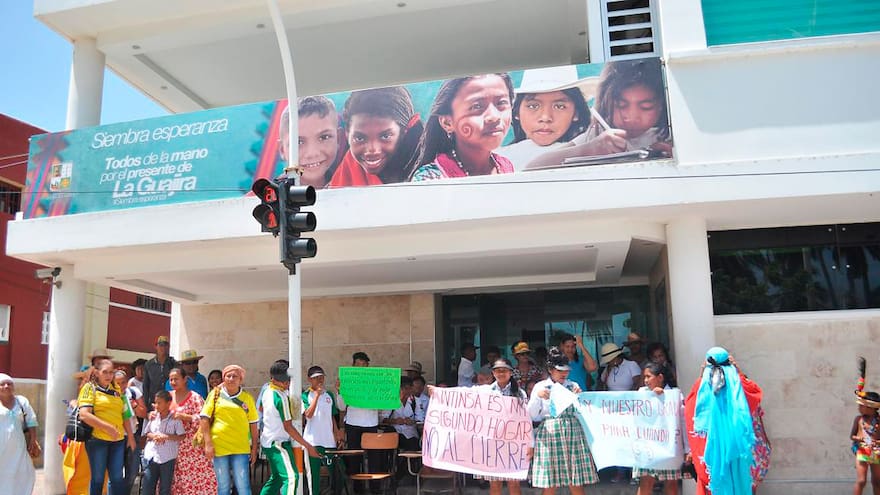 Estudiantes del internado Indígena de Aremasain protestan por cierre de colegio