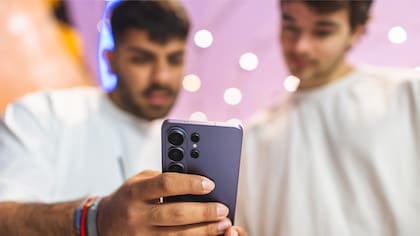 Un teléfono que sugiere, resuelve y se adelanta a las necesidades del usuario: así es el Galaxy S26