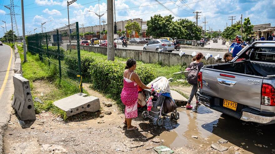 Peatones destruyen mallas en la Circunvalar