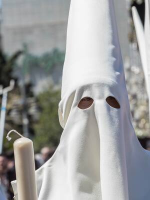 Pelúo, vacilón, Ku-Klux-Klan | Columna de Enrique Dávila