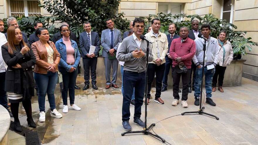 Más de 10 grupos armados ilegales iniciaron cese al fuego unilateral según Gobierno Petro y Danilo Rueda