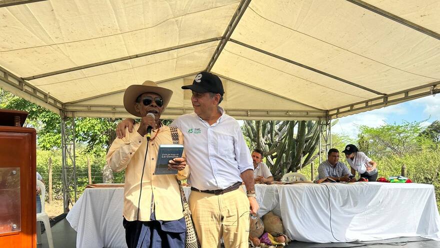 Presentan guía de aves típicas en La Guajira