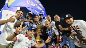 La felicidad reprimida de los ‘infiltrados’ de Junior