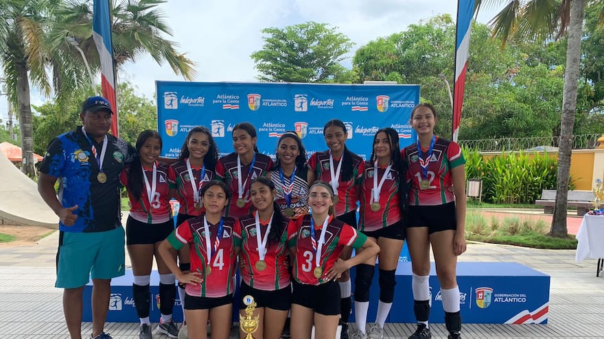 Jesús Maestro, doble campeón en el voleibol de los Intercolegiados