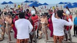 Video: Silvestre Dangond sorprendió a bañistas al cantar en una playa de Santa Marta tras su concierto