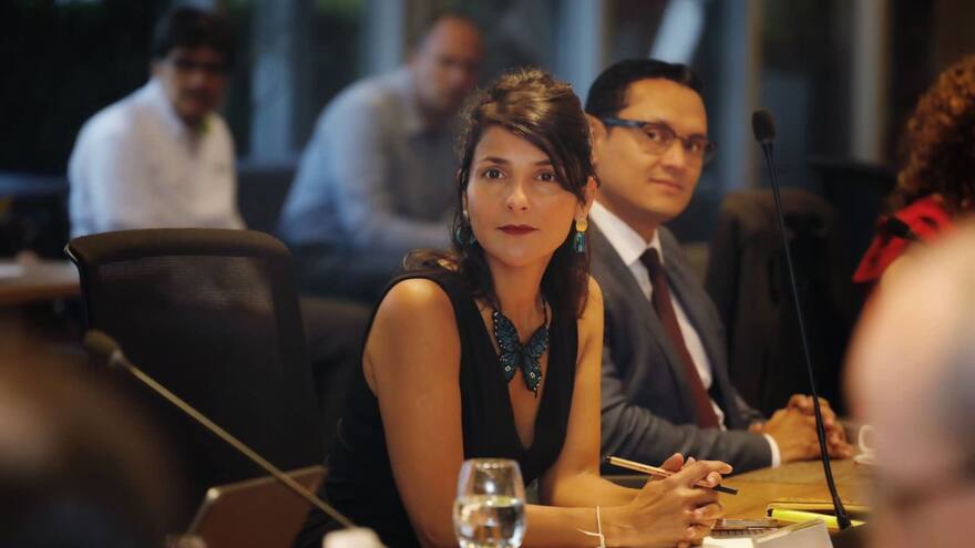 Migración adelanta investigación por salida irregular del hijo de minminas