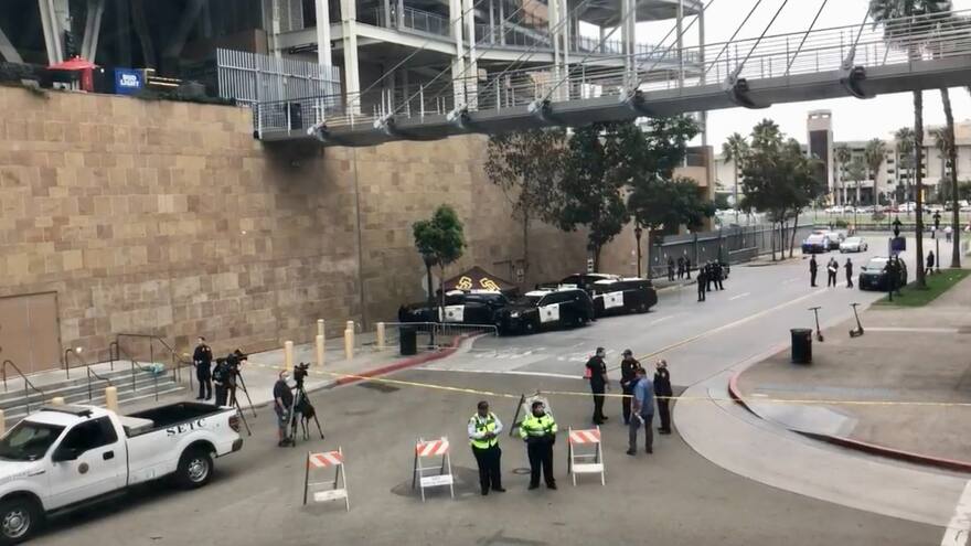 Mueren una mujer y su hijo de 2 años al caer de una tribuna del Petco Park