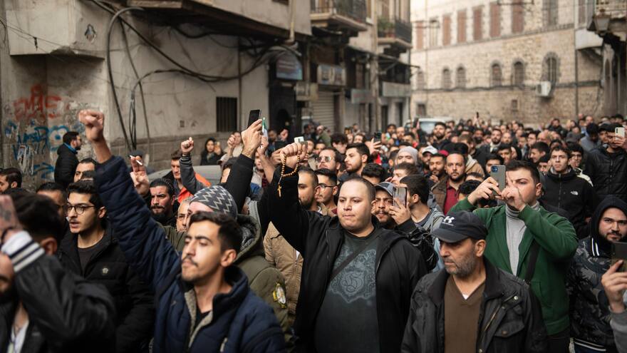 Facciones que derrocaron a Bachar Al Asad se disuelven y se integran al Ministerio de Defensa