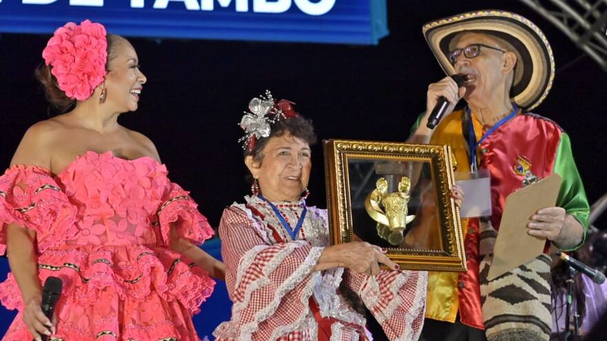 Carnaval de Barranquilla 2024: La Cumbiamba El Mambacazo es homenajeada en la Noche de Tambó