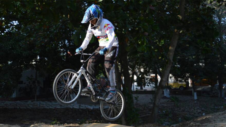 En un campeonato nacional, Yuberly le apuesta al BMX