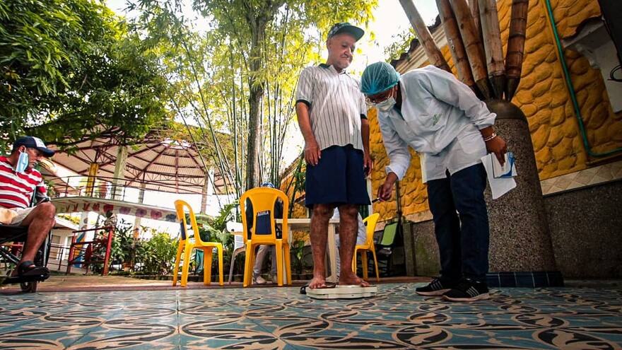 Más de 200 adultos mayores reciben atención en Centros de Bienestar