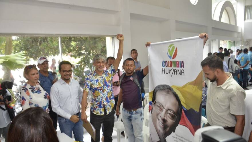 Cristóbal Padilla se inscribe al Senado por la ‘Lista de la Decencia’