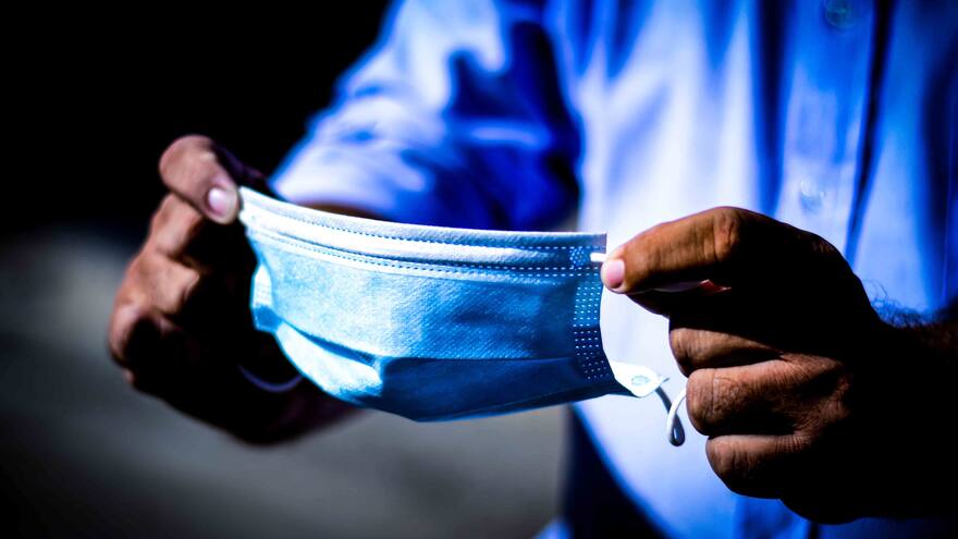 Crean un material que elimina el virus y podría utilizarse en los tapabocas