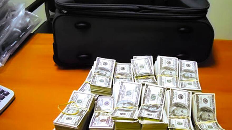 Decomisan USD 7 millones camuflados en maletas en aeropuerto de Panamá