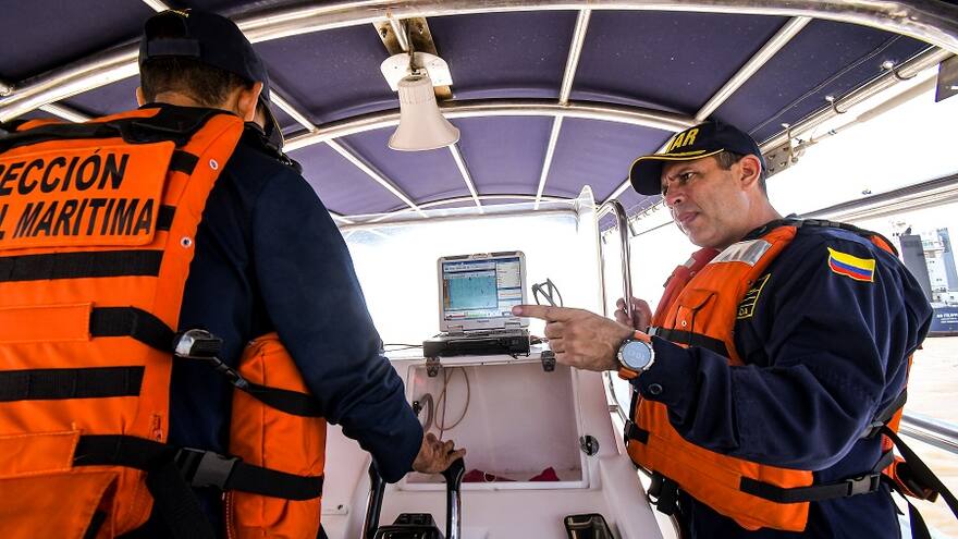 Medir la profundidad del Río, tarea clave para la navegabilidad