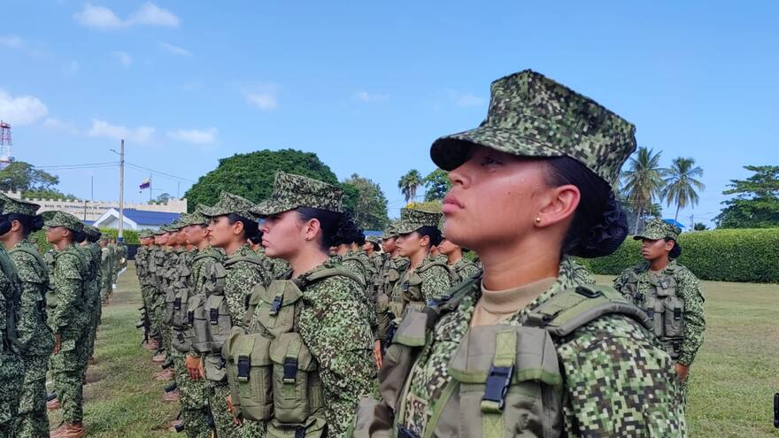 Primeras 60 mujeres infantes de la Marina, juraron bandera en Coveñas este jueves 11 de enero