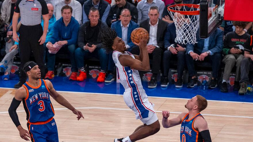 Un Tyrese Maxey magistral le da una vida extra a los Sixers ante los Knicks