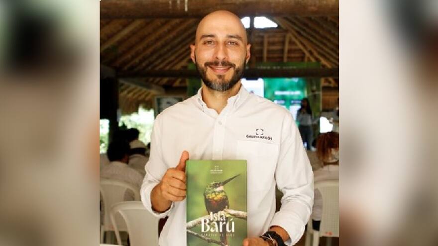 Lanzan libro que retrata 100 especies de aves que habitan Barú