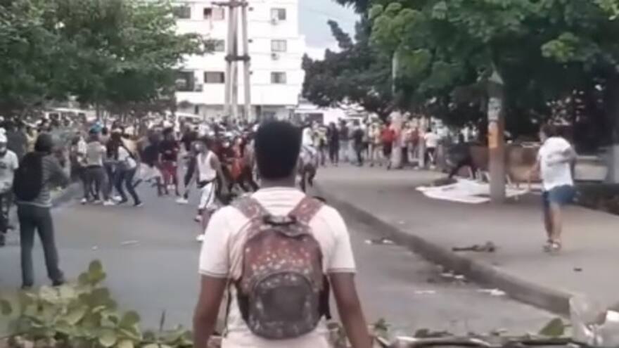 Atacan a piedra CAI, dos oficinas bancarias y bomberos en Cartagena