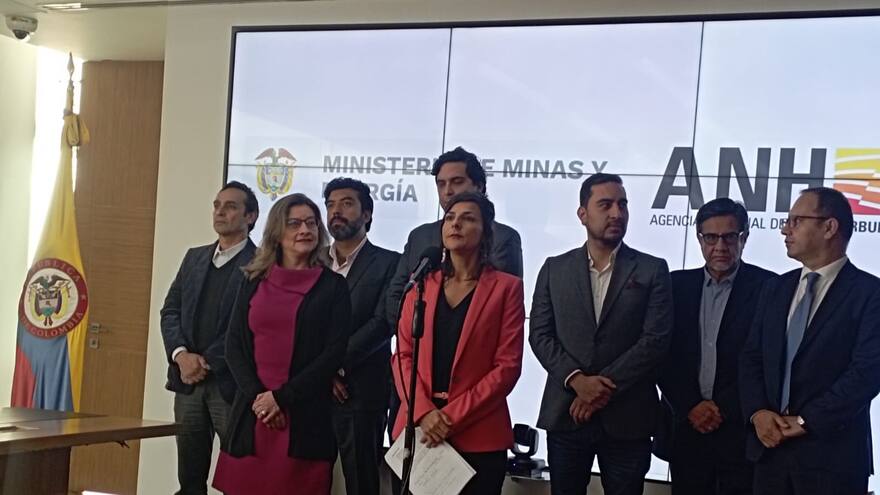 La ministra de Minas, Irene Vélez, indicó que 'nunca se falsificaron firmas ni se presentaron datos erróneos en informe'