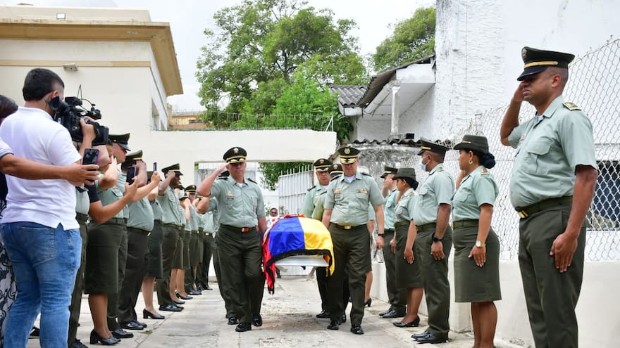Comandante de la Mebar y jefe de la Policía del Atlántico despiden al patrullero Valera