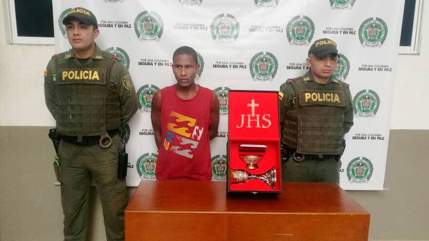 Entra a robar a la iglesia de Lorica y lo capturan con el cáliz en la mano