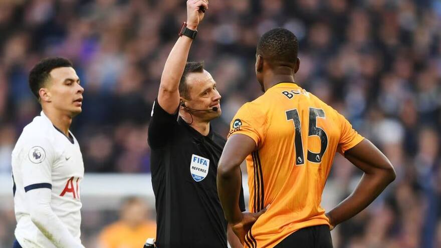 En el fútbol se implementará la tarjeta azul para expulsar a jugadores por periodos de tiempo