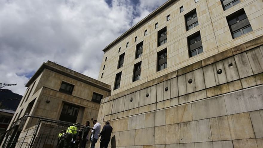 Excluyen de la profesión a abogado que se quedó con $1.2 millones de un cliente