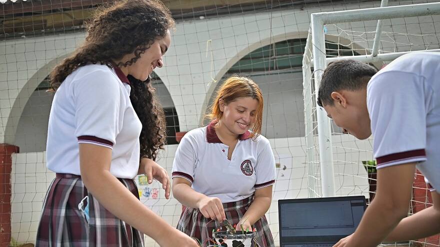 Robótica, apuesta formativa para estudiantes del Salvador Entregas