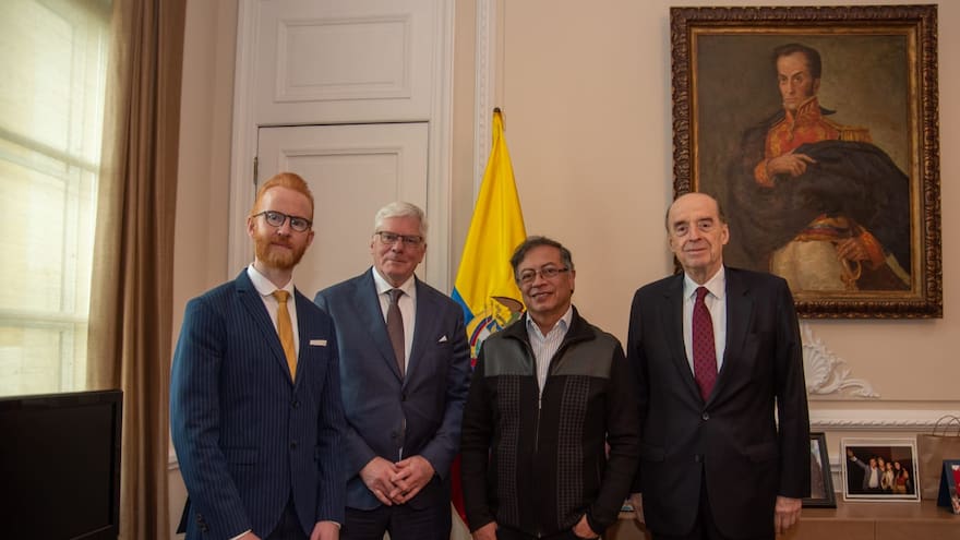 Reunión de Petro con representantes de Wikileaks: se comprometió a 'ejercer presión' en caso Assange