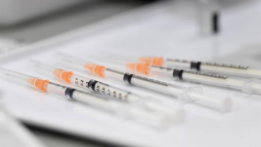 Tercera dosis a inmunosuprimidos podrá aplicarse a los 30 días de la segunda