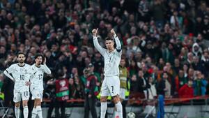 Cristiano Ronaldo recibe su primera expulsión con Portugal en derrota ante Irlanda: así fue el momento