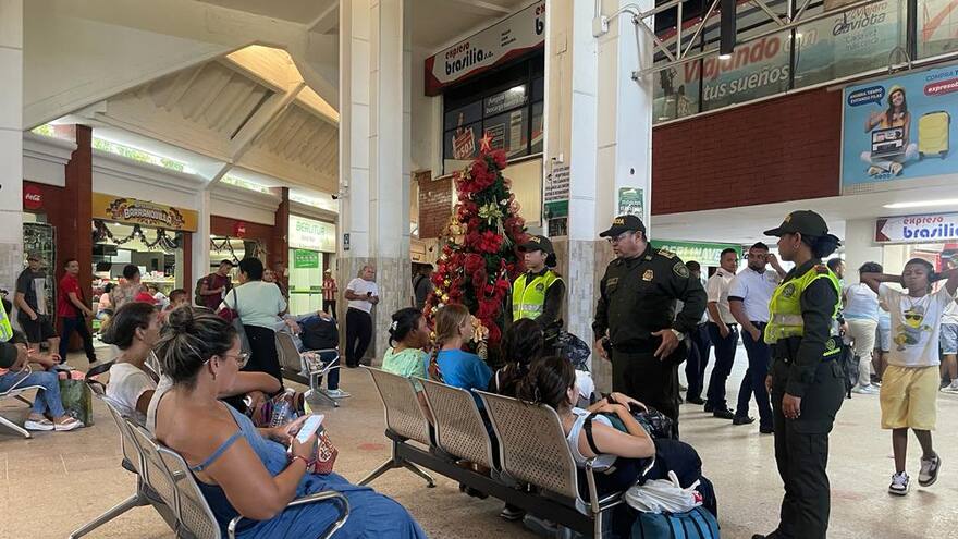 Policía realiza actividades de control en la Terminal de Transporte
