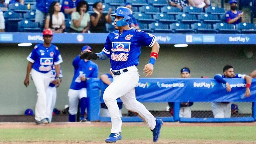 Con una gran salida de Carlos Quevedo, Caimanes blanqueó a Vaqueros