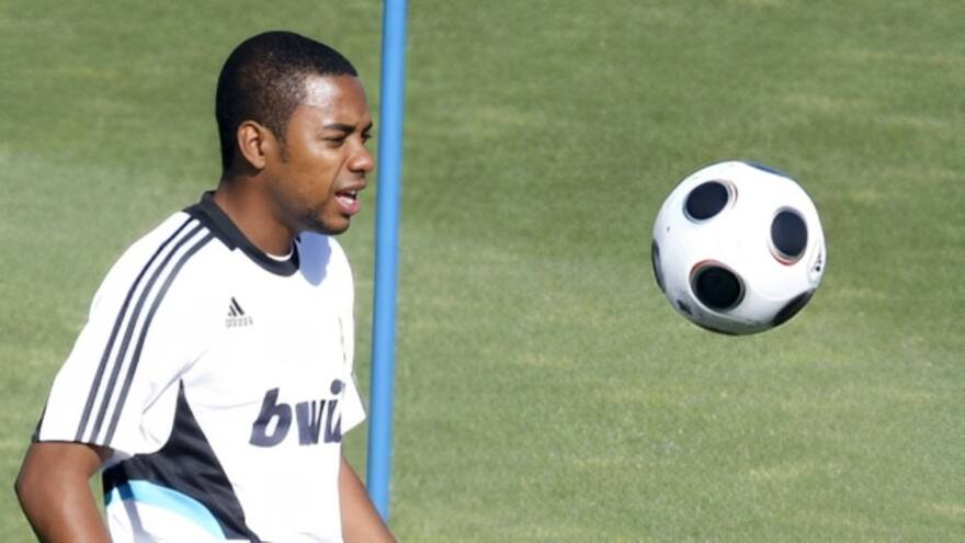 El pasaporte de Robinho es detenido por la justicia brasileña: se da por su condena en Italia