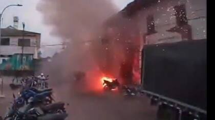 Video: ataque con explosivos contra estación de Policía en Balboa, Cauca