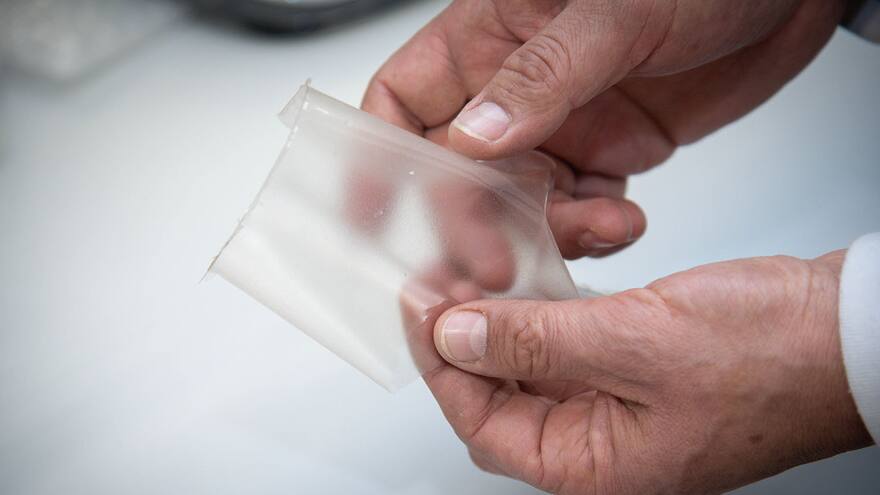 Empaques a base de almidón de yuca se degradan hasta un 80% en 30 días