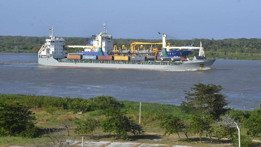 Buque con combustible arribaría este martes en Port Magdalena