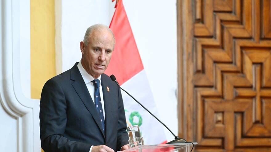 Perú expulsa a los diplomáticos venezolanos y les da 72 horas para abandonar el país