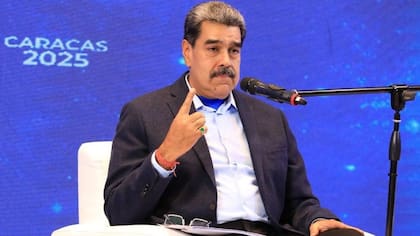 Maduro encarga a Alex Saab el “pronto” lanzamiento del primer minisatélite de Venezuela